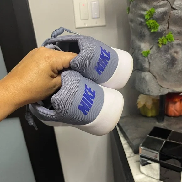 Nike Women's Athletic Shoes in Gray with Blue Accents - Picture 8 of 8